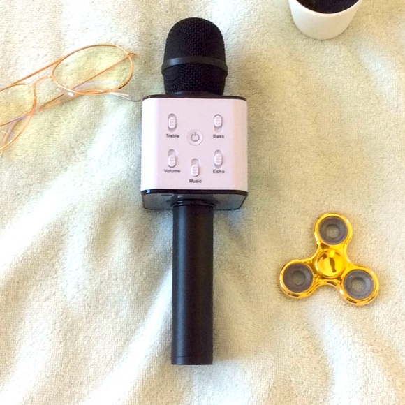🌸Fun Bluetooth microphone! *Free Shipping!* 💕 - Picture 4 of 6